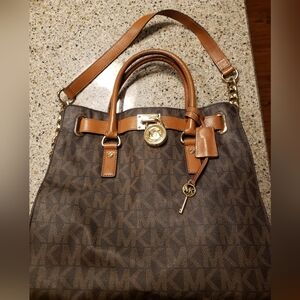 MICHAEL KORS Belt Lock Lg Satchel Purse w/Handles & Leather/Chain Shoulder Strap